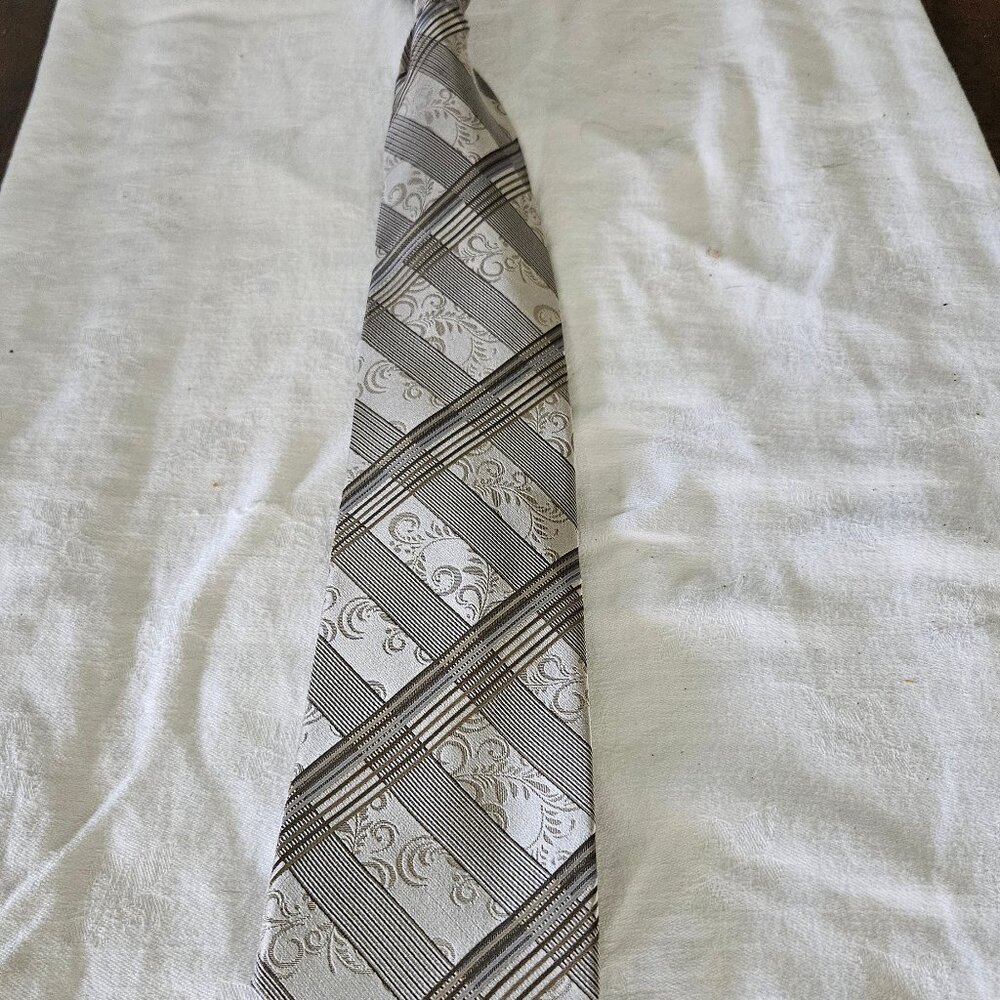 Van Huesen Tie